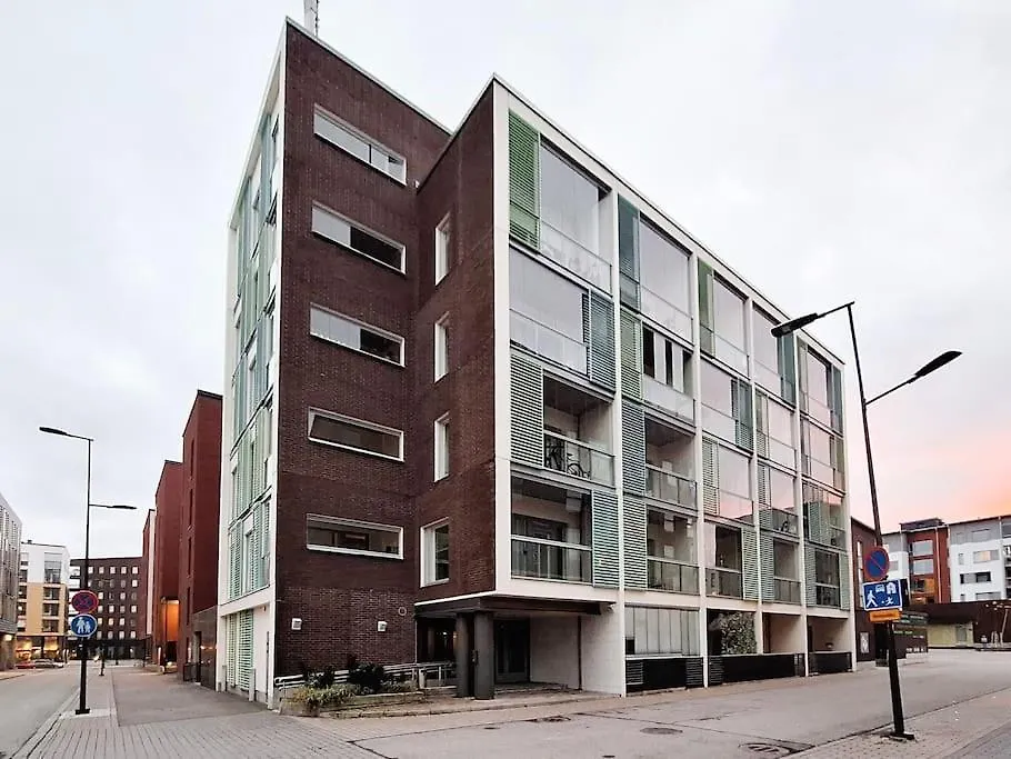 2-Room Apartment, 7 Mins By Train To Airport Vantaa 0*,  Finnland