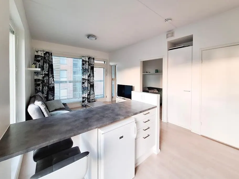 2-Room Apartment, 7 Mins By Train To Airport Vantaa Finland