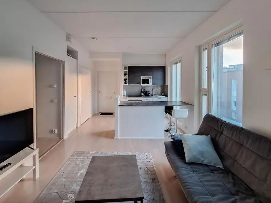 2-Room Apartment, 7 Mins By Train To Airport Vantaa Apartment
