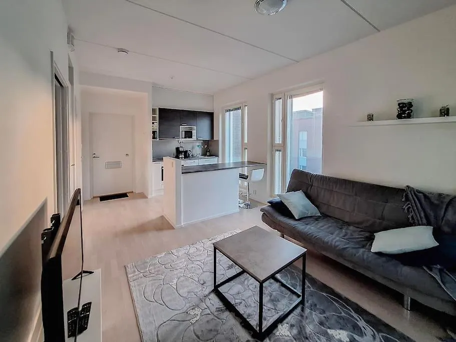 2-Room Apartment, 7 Mins By Train To Airport Vantaa